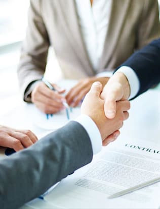 Corporaciones, derecho comercial e impuestos